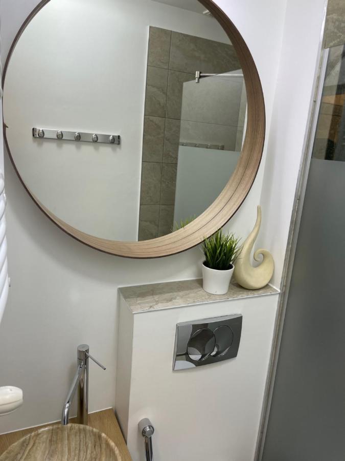 Metropole Apartments Studio City Boekarest Buitenkant foto