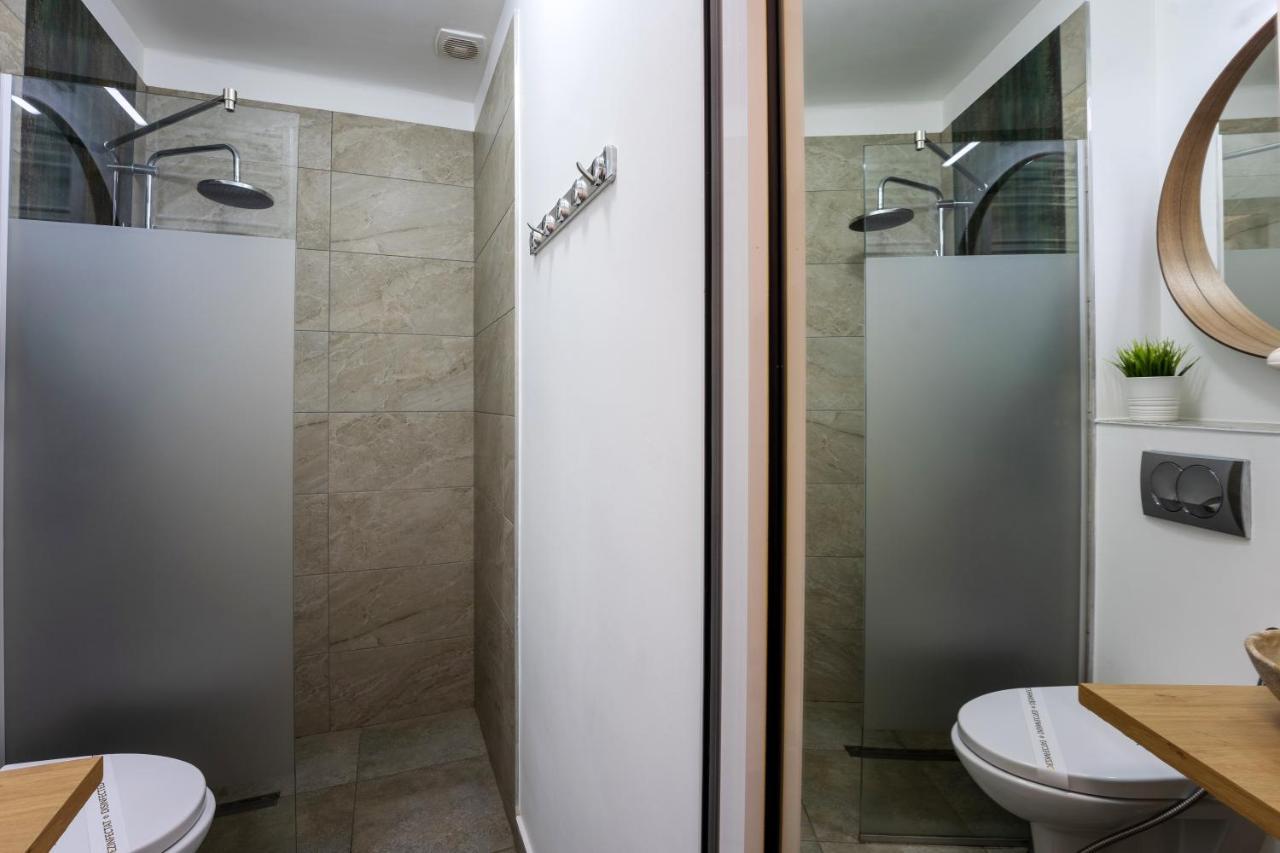 Metropole Apartments Studio City Boekarest Buitenkant foto